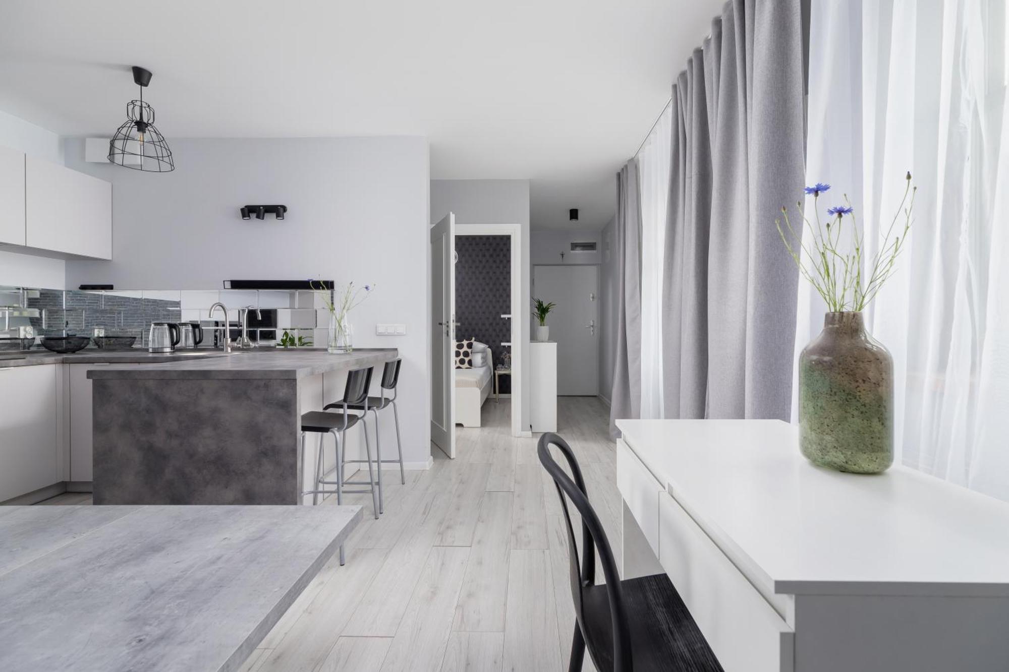 Apartment One Bedroom With A Balcony - Dietla 109 Street *