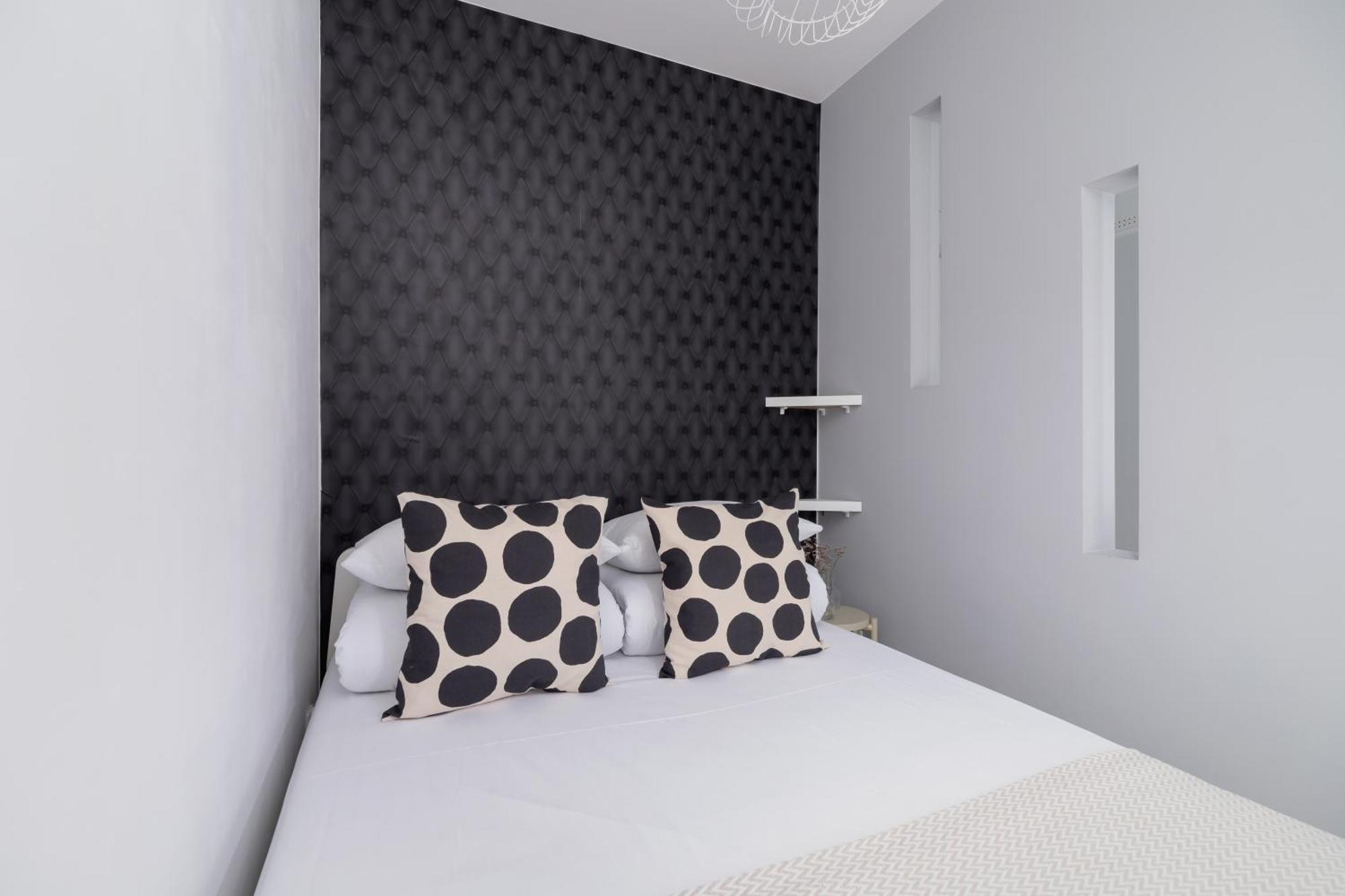 One Bedroom With A Balcony - Dietla 109 Street