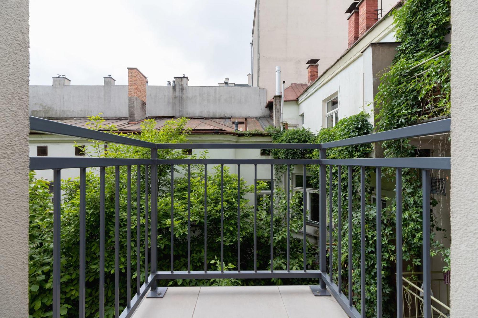 One Bedroom With A Balcony - Dietla 109 Street *