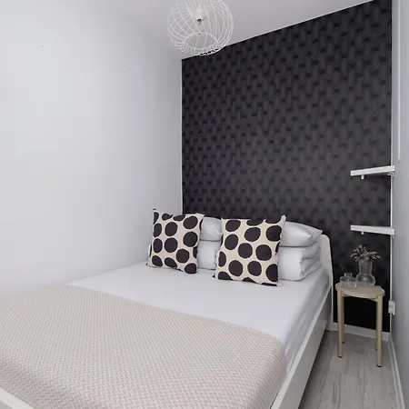 One Bedroom Apartment With A Balcony - Dietla 109 Street Krakau Exterior foto