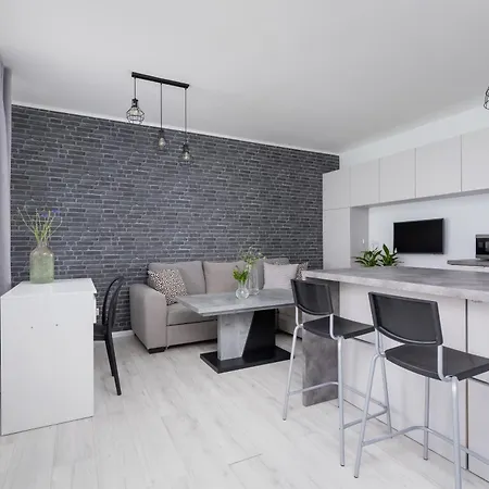 One Bedroom Apartment With A Balcony - Dietla 109 Street Krakau Exterior foto